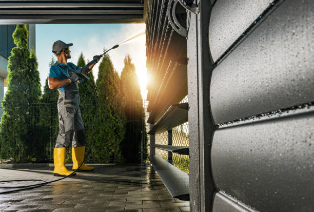 Best Roof Pressure Washing  in Greens Farms, CT